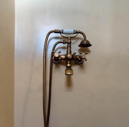 Laina Traditional Apérathos