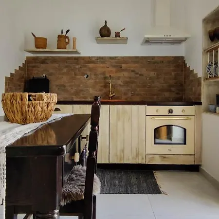 Laina Traditional Tatil Evi Apérathos