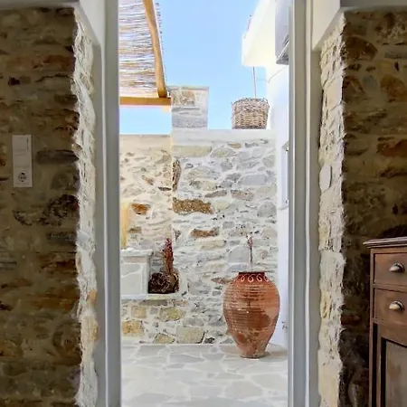 Laina Traditional Apérathos